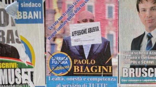 Carrara Futura: finte segnalazioni di manifesto abusivo