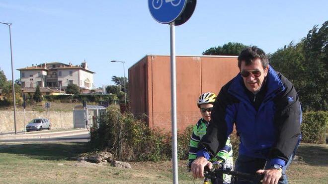 Nuovi marciapiedi luci nell’area sportiva e un punto giovani