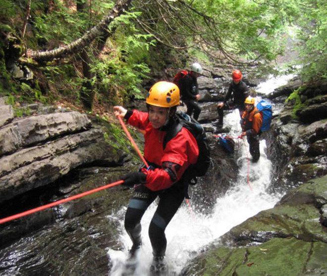 Giù per i torrenti, via allo scivolo alla scoperta del canyoning