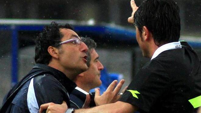 Dal gol fantasma all’ammonito sbagliato Gara complicata anche per l’arbitro Velotto