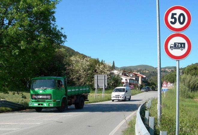 Divieto di circolazione per i camion. Nessuno sa niente, ma fioccano le multe 