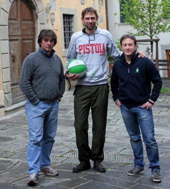 Visita-blitz a Cutigliano in cerca della sede per i basket camp estivi
