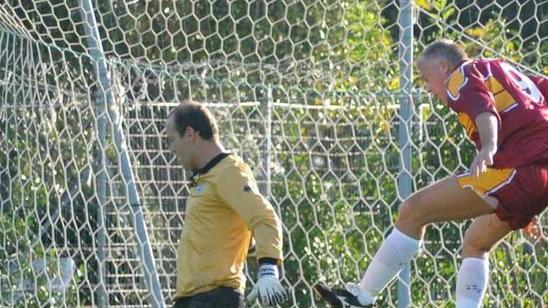Giocatore spinge l’arbitro squalificato fino ad aprile 2015