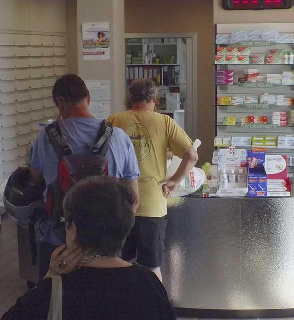 «Messe a concorso farmacie nel deserto in mezzo ai viados» 