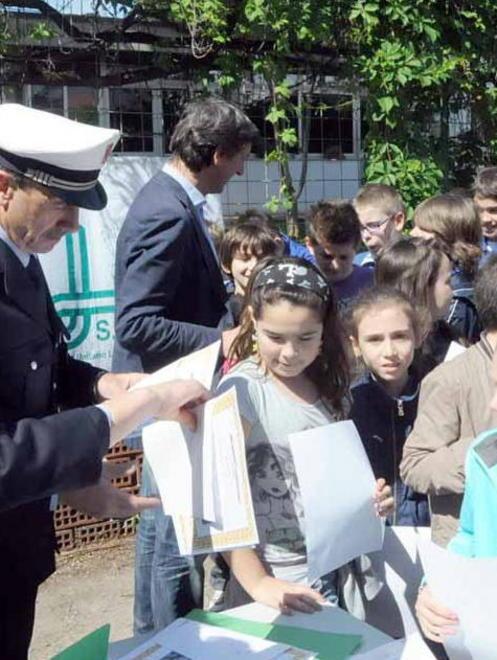 Alunni imparano il codice stradale 