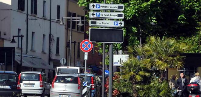 Ecco i pannelli per segnalare i parcheggi 
