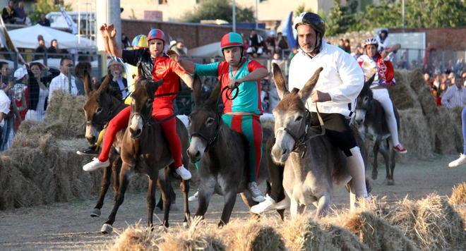 Il Palio si veste di rosa La Quercia apre la sfida 