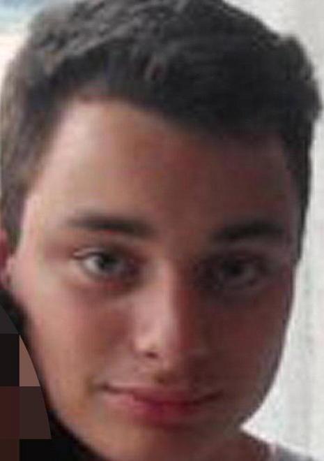 Ragazzo morto sulla Vicarese, la salma a medicina legale