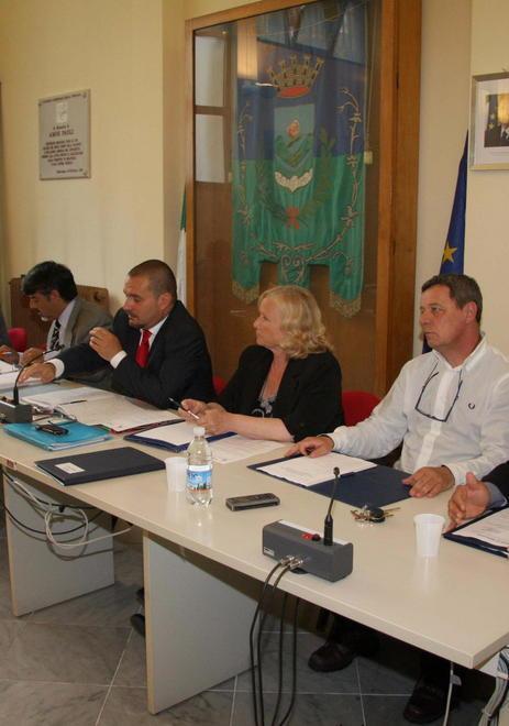 Giro di poltrone e riorganizzazione di uffici e servizi 