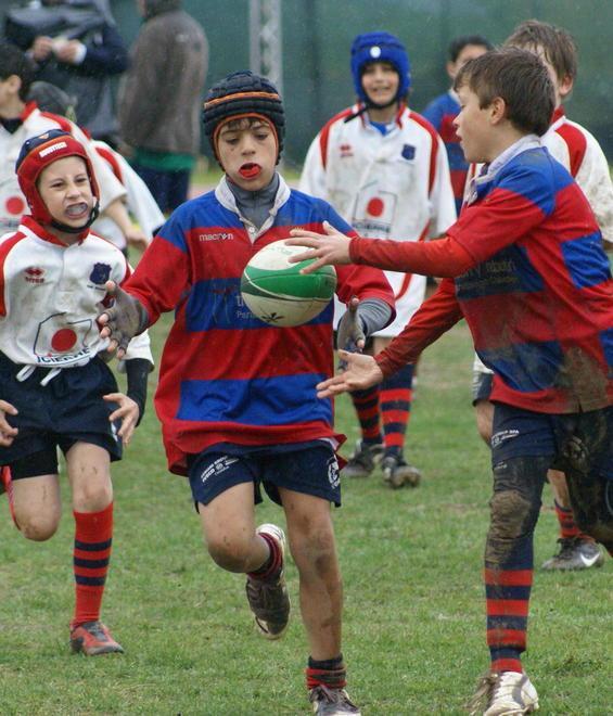 La pioggia non ferma la carica dei mini rugbisti 