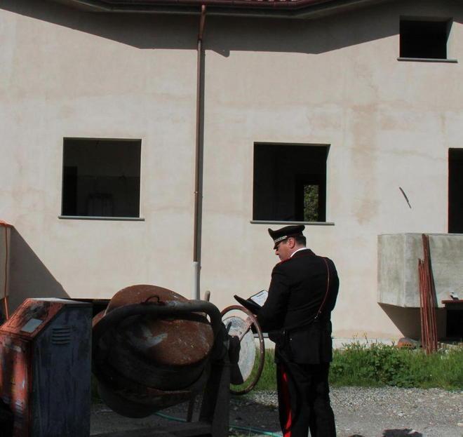 «Livorno non è Napoli, ora dovete demolire le opere che risultano abusive» 