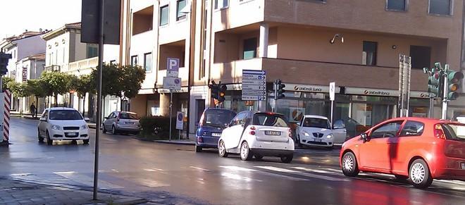 «Semafori spenti e nessun vigile al termine del mercato» 