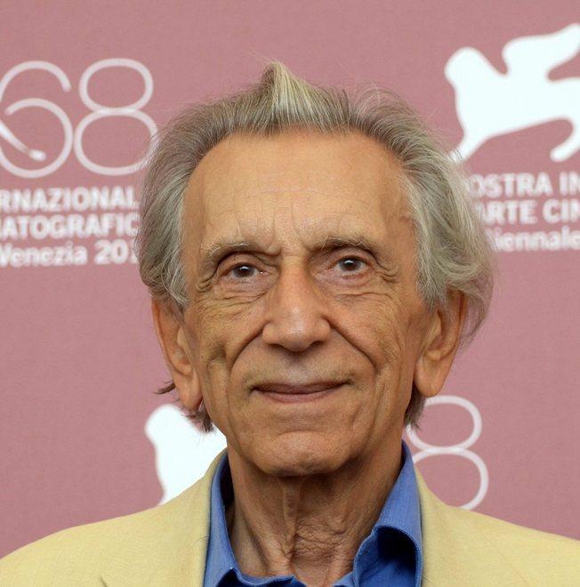 Armunia, bambini e grandi attori leggono le poesie