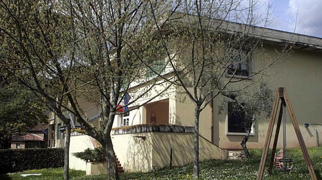 Mensa e pulmini gratis per salvare la scuola 