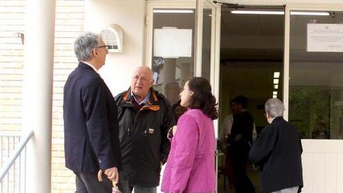 Polemica sulle spille: «Toglietele»