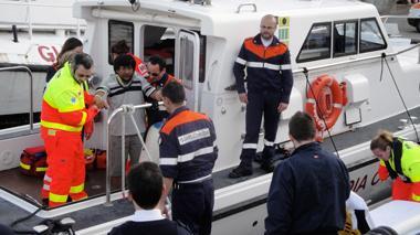 Incidente su una motocisterna, marittimo precipita da quattro metri