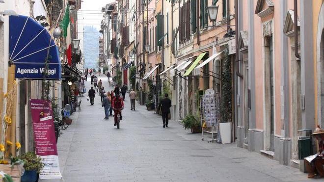 «Lombardi cacci Mori» I residenti all’attacco