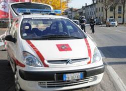 In bici ubriaco investe i vigili 