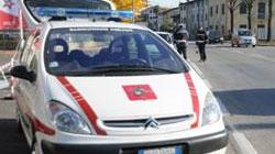 In bici ubriaco investe i vigili