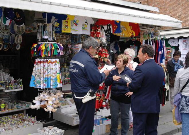 Bancarelle, ricorso al Tar per bloccare il trasloco 