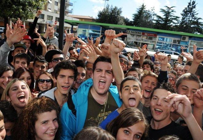 Musica rap: centinaia di ragazzini in fila per la star 