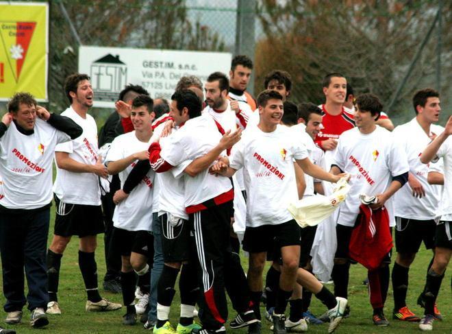 Castelbadie, dopo la festa scoppia la grana del campo 