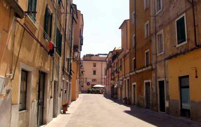 Basta con il degrado dei fondi sfitti 