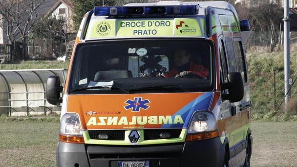 Si toglie la vita sparandosi con la pistola del marito