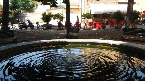 Danneggiata la fontana Borchi: «Segnalate i vandali»