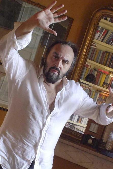 Elisa Bonaparte si racconta sul palco del teatro Vigilanti