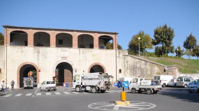 Ragazzo di 13 anni cade dalle Mura