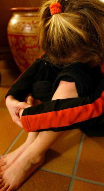 «Violentata a 5 anni» Figlia contro il padre Al via processo choc 