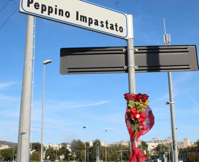 Rose per ricordare Peppino Impastato