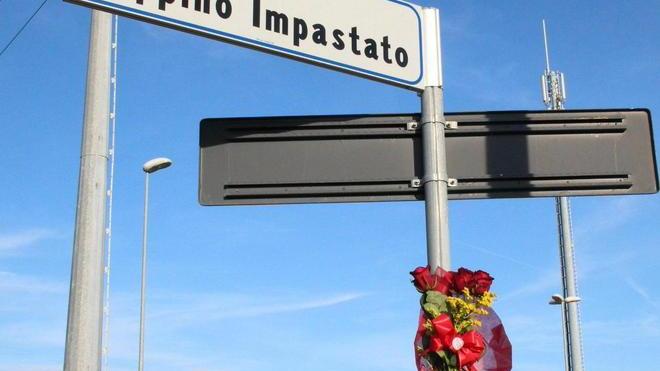 Rose per ricordare Peppino Impastato