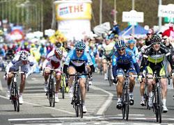 Nel giorno del Giro negozi sempre aperti e scuole chiuse prima 