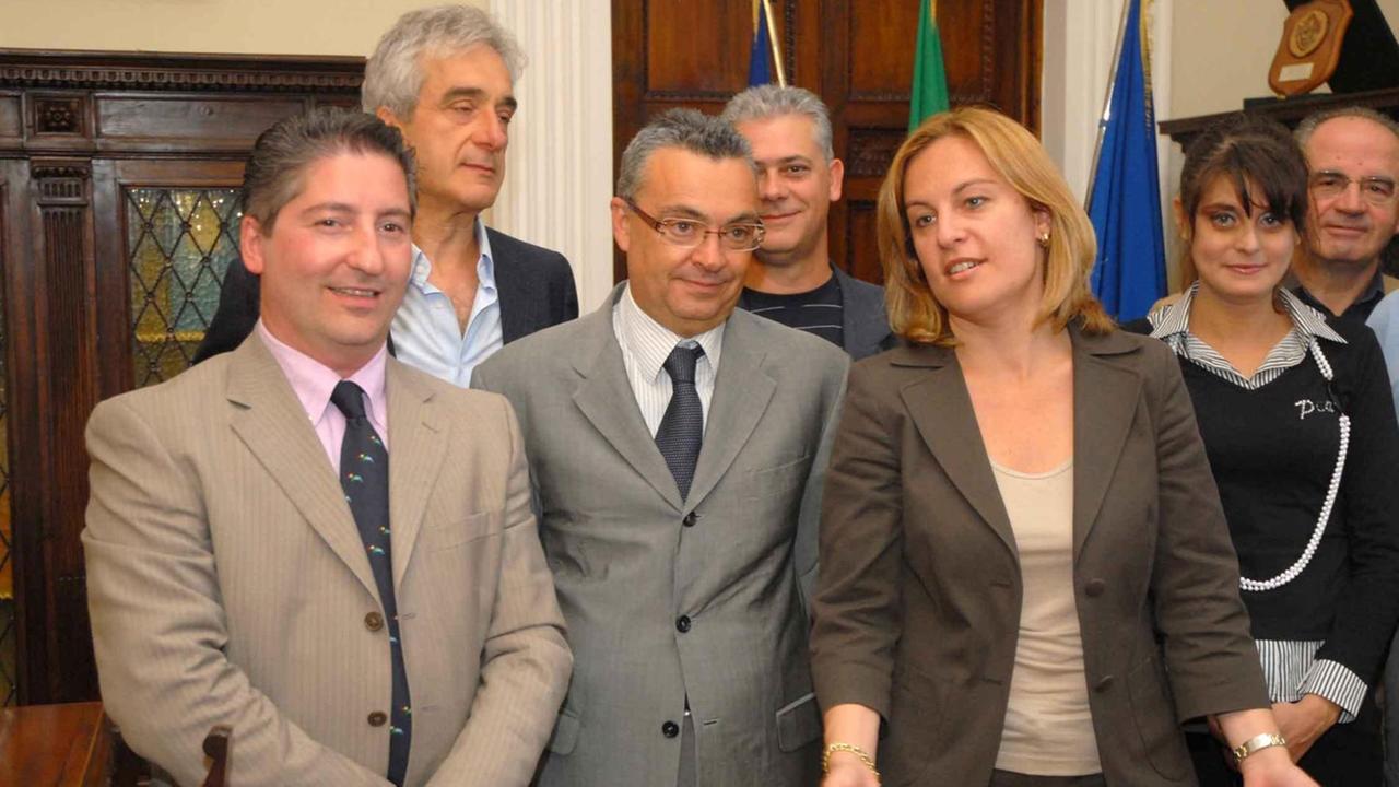 Fratoni impugna le forbici, due assessori in meno