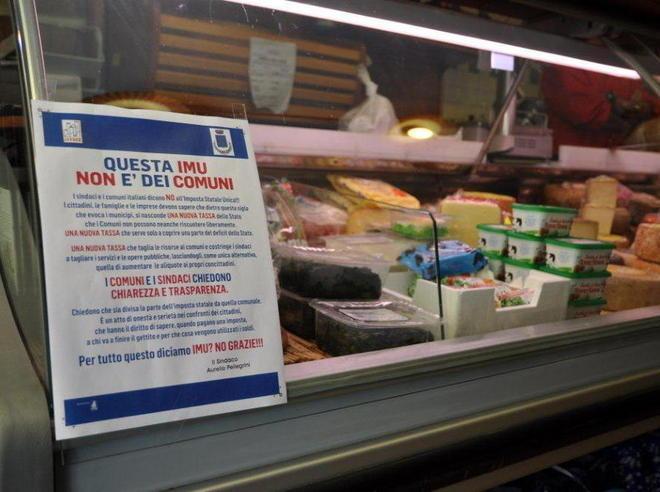 Cartelli per dire no all’Imu in ogni angolo del paese 