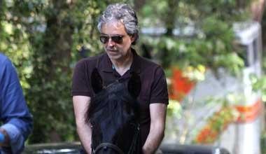 Andrea Bocelli inaugura l’”Arte del cavallo” 