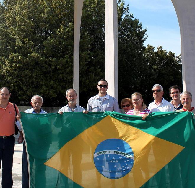Visita di Tavernari al cimitero votivo brasiliano 