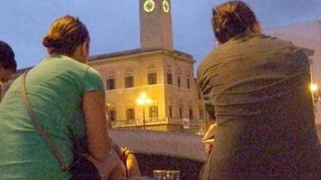 Sequestrate 126 bottiglie di birra agli abusivi