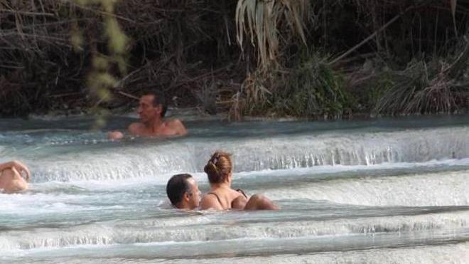 Un tuffo nelle cascatelle del Gorello? Caldo e gratuito sì, ma non terapeutico