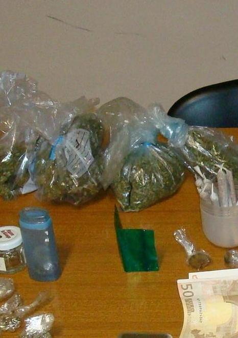 Due finiscono in manette per la droga