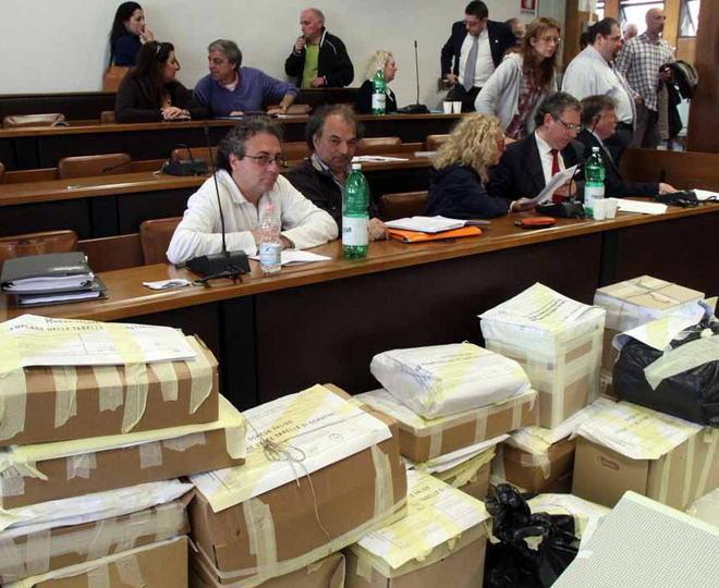La maggioranza: ma non si tocchino i voti ai singoli partiti
