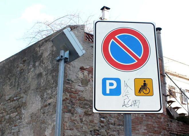 Disabili, ritirati quindici pass scaduti 