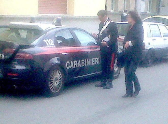 Il marito la tradisce e lei lo sevizia 