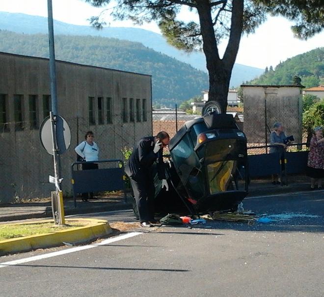 In sedia a rotelle non può spostarsi nel suo paese 