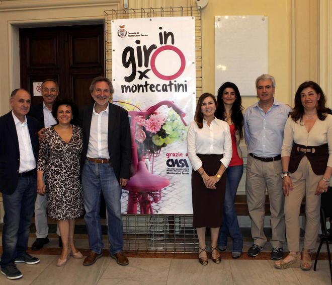 Sale la febbre rosa Tutti pazzi per il Giro 