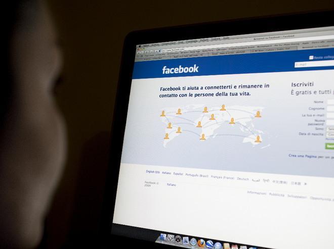 Rubano dai profili Facebook le identità di giovani donne