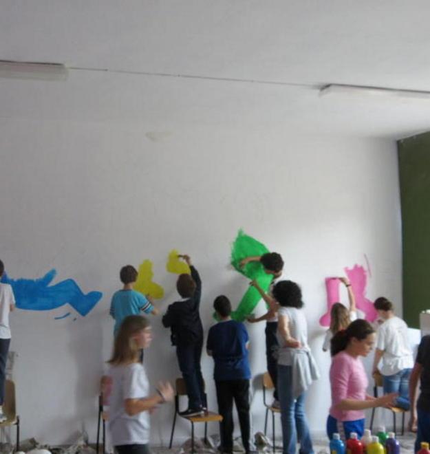 Alla Del Prete i genitori impegnati nei lavori d’imbiancatura delle aule