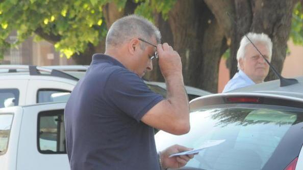 Sosta selvaggia sui viali una pioggia di multe